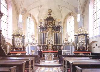 die aufwendig restaurierte Pfarrkirche ist sehr sehenswert