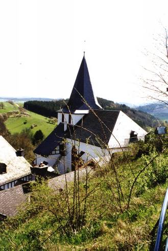 ./die sehenswerte gotische Einsttzenkirche in Kronenburg